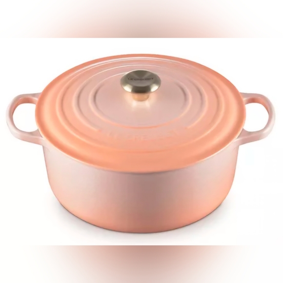 Le Creuset Other - Le Creuset Signature Round Dutch Oven, 7.25 qt., Color Pêche, Retail $479.95 USD